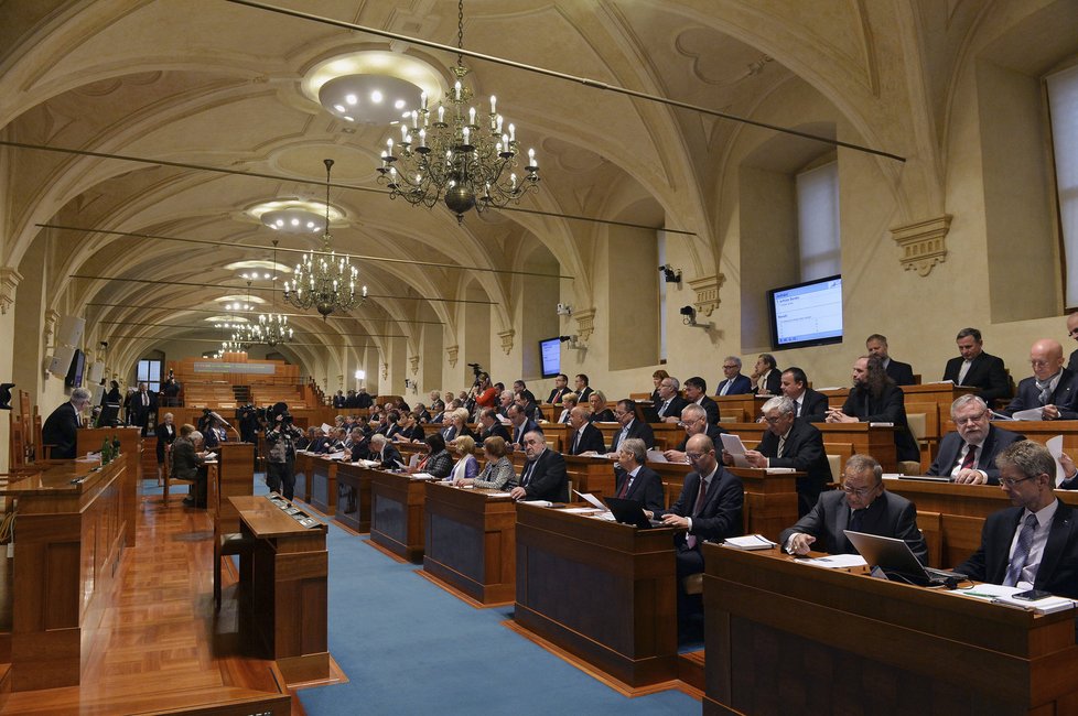 Senátoři by měli podle Libora Michálka dostávat náhrady na cestování podle docházky.