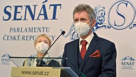 Předseda Senátu Miloš Vystrčil (ODS) na mimořádném briefingu Senátu (18.4.2021)