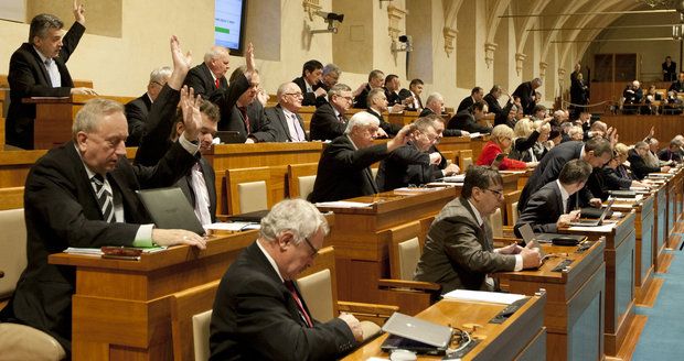 Konec bonusů u zdravotních pojišťoven? Senát posvětil převedení účtů pod ČNB