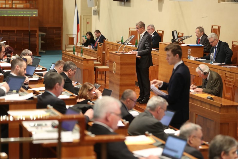 Senátoři se sešli na své březnové schůzi. Rozhodují například o nominaci Aleše Gerlocha na ústavního soudce.