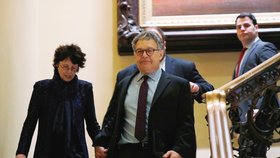 Americký demokratický senátor za stát Minnesota Al Franken oznámil rezignaci kvůli obviněním ze sexuálního obtěžování žen.