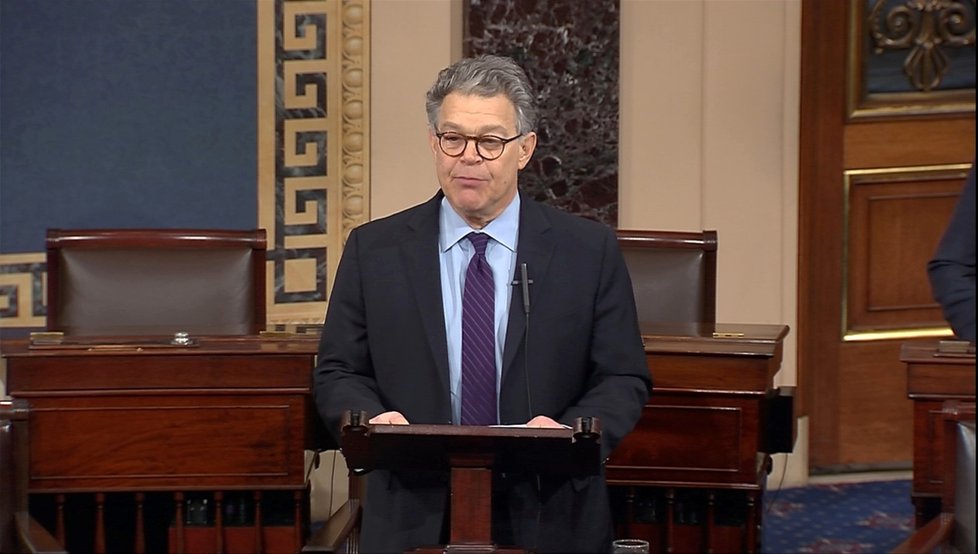 Americký demokratický senátor za stát Minnesota Al Franken oznámil rezignaci kvůli obviněním ze sexuálního obtěžování žen.