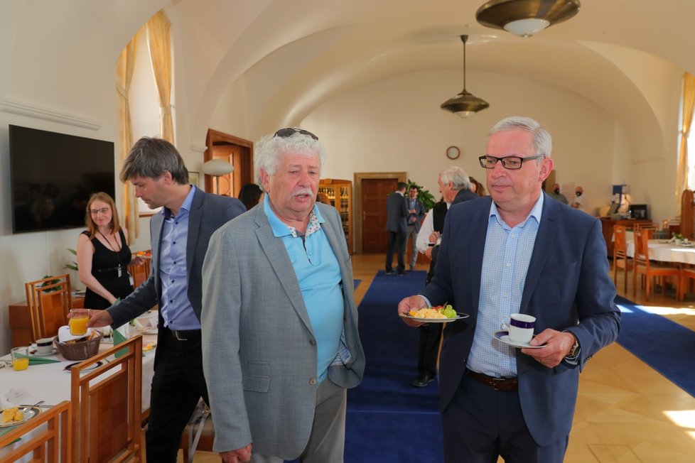Senátoři STAN Václav Chaloupek a David Smoljak na pracovní senátorské snídani (16.6.2020)