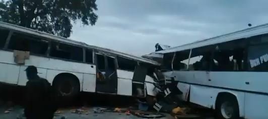 K obrovské tragédi došlo letos při srážce autobusů v Senegalu. Nehodu nepřežilo 40 lidí. (8.1.2022)