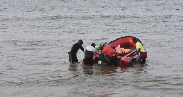 V dovolenkovém ráji se potopila loď s turisty z Evropy: Několik lidí zemřelo