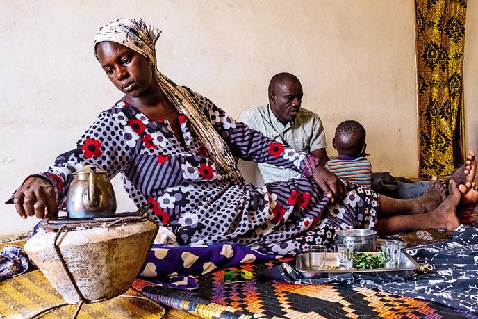 Čaj připravují v Senegalu ženy