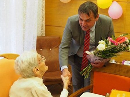 Paní Bedřišku při posledních narozeninách navštívil i primátor Vokřál.