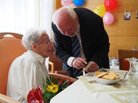 Paní Bedřiška je nejstarší seniorkou v Česku. V červenci oslaví 109. narozeniny.