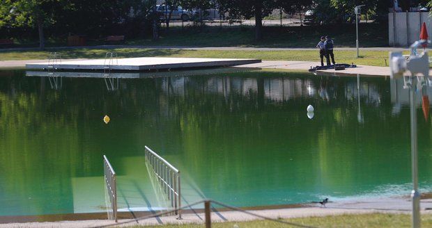 Smrt na koupališti v Praze: Senior (†79) se utopil při plavání