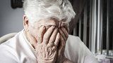 Nevídaná zoufalost: Babičku trápily rodinné spory, lehla si na chodník a chtěla umrznout
