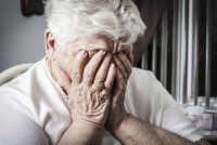 Šmejdi okradli babičku (87)! Nalákali ji na zvýšený důchod a pak jí sebrali životní úspory