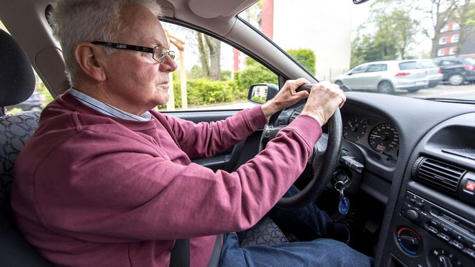 Hrozí zpřísňování vyšetření řidičů seniorů? Hrozí zpřísňování vyšetření řidičů seniorů?