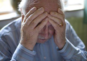 Podvodníci se zaměřují hlavně na seniory. Těm pak zbývají oči pro pláč. (Ilustrační foto)