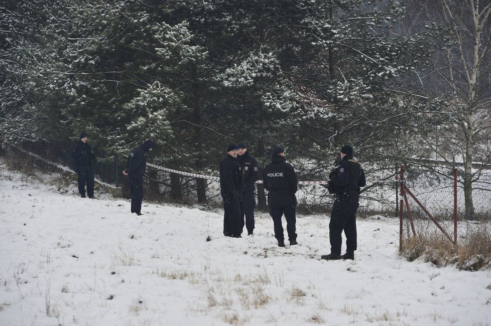 Policie našla nedaleko Lipenců mrtvého seniora. Zřejmě spáchal sebevraždu.