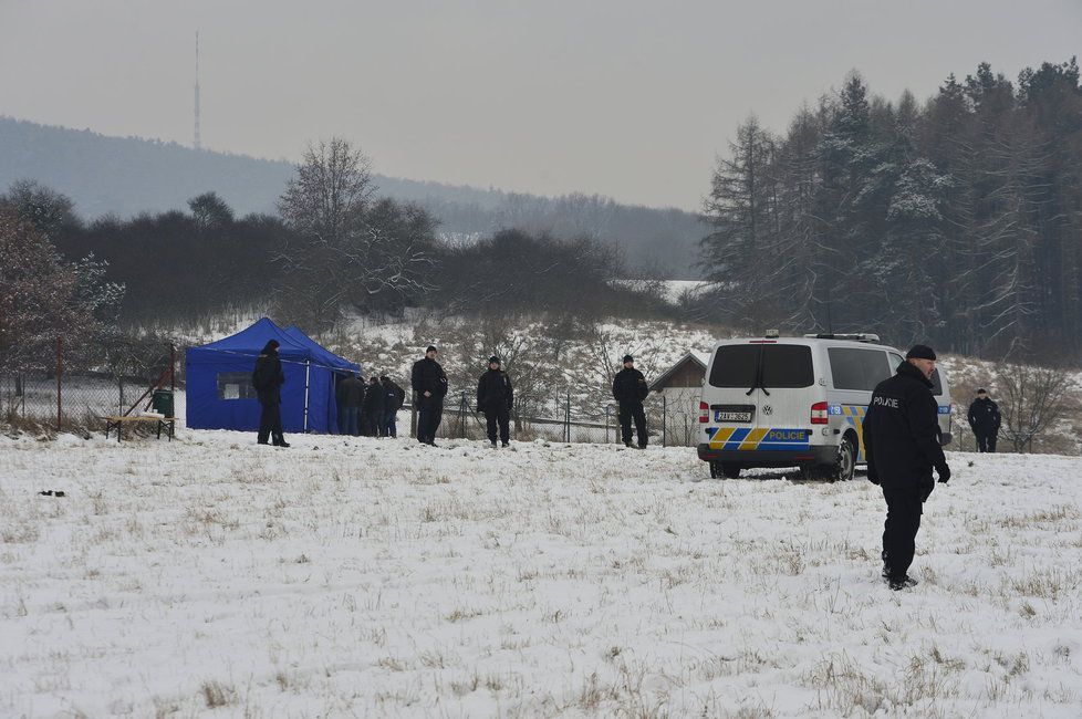 Policie našla nedaleko Lipenců mrtvého seniora. Zřejmě spáchal sebevraždu.