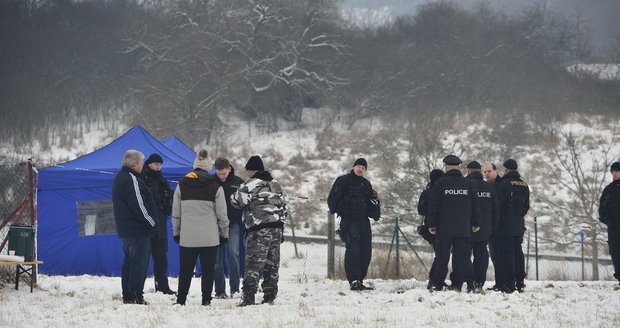 Policie našla nedaleko Lipenců mrtvého seniora. Zřejmě spáchal sebevraždu.