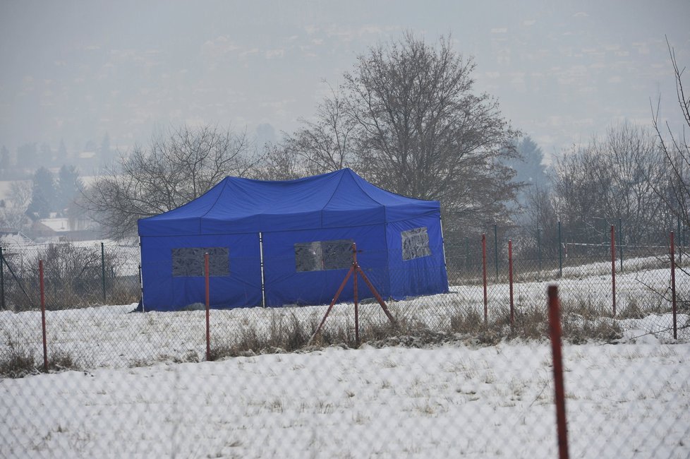 Policie našla nedaleko Lipenců mrtvého seniora. Zřejmě spáchal sebevraždu.