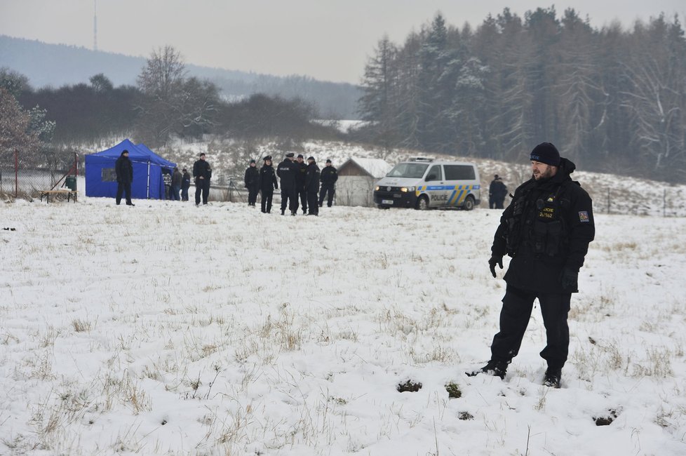 Policie našla nedaleko Lipenců mrtvého seniora. Zřejmě spáchal sebevraždu.