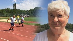 Babičky a dědečkové se utkali na mezinárodní „olympiádě“: Nejstarší Libuše (84) protáhla tělo při běhu 