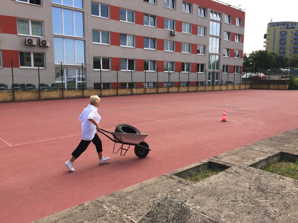 Senioři ze všech koutů republiky i ze zahraničí poměřovali své sportovní vlohy v Praze na policejní akademii.