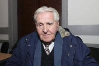 „Důchodce se pozná podle toho, že ztrácí zájem,“ říká Maxmilián (93). Seniorům v Praze pomáhá bojovat se stářím