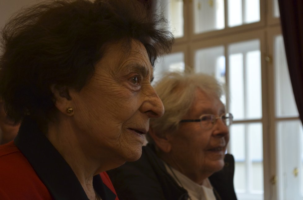 Zleva: Ludmila Bakešová (90) a Libuše Mirčevová (92) svěřily Blesk Zprávám, co je vedlo do Univerzity třetího věku