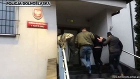 Gang „vnoučat“ okrádal seniory o miliony! Policie je chytala až v Polsku!