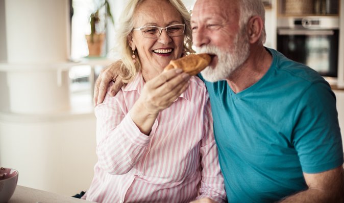 Nezdravá strava seniorů: Chybí jim tekutiny i bílkoviny