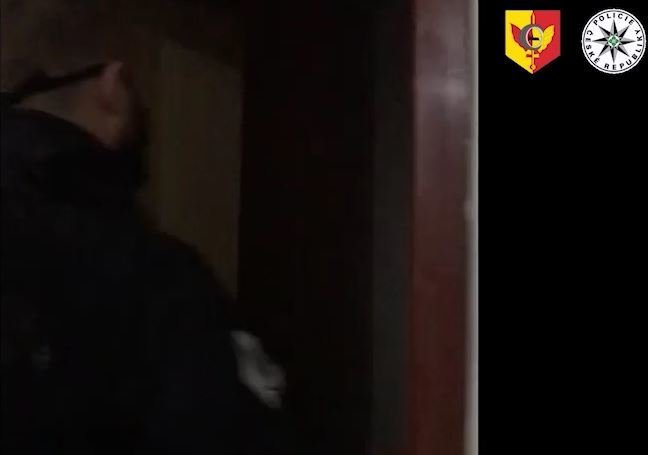 Policisté pomohli babičce, která ve svém bytě upadla a praštila se do hlavy.