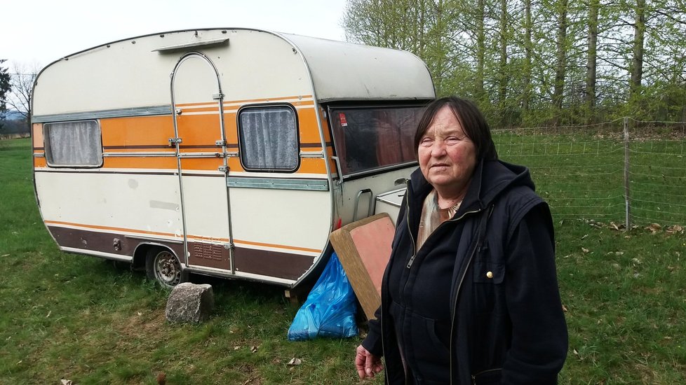 Anna Kratochvílová (68) skončila na zahradě v tomto přívěsu, který si koupila 13 tisíc Kč.