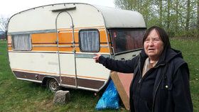 Nemocná seniorka (68) živoří v  karavanu bez vody, elektřiny a topení: Město byty má, ale ne pro ni!