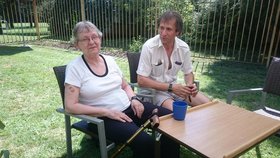 Zachránce a opuštěná žena jsou nyní přáteli. Pavel Konečný seniorku navštěvuje v nemocnici v Opavě.