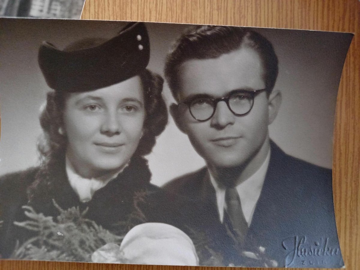 Novomanželé Stehlíkovi v roce 1943.