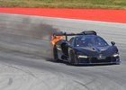 Další McLaren Senna v plamenech? Tentokrát se vznítil přímo na závodní trati