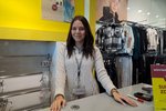 Adéla Stehnalíková (22) z Mankovic na Novojičínsku našla v obchodě batoh se 120 tisíci korunami. Odevzdala ho policii.