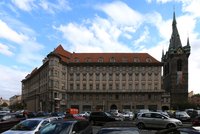 Arcibiskupství prodává Jindřišskou věž za 75 milionů. Řešit to bude město i Praha 1