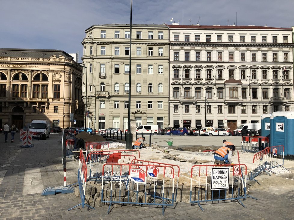 Hypšman navrhoval mimo jiné přístavbu Plodinové burzy na Senovážném náměstí.