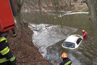 Auto na odpis: Majitel našel svého miláčka v řece