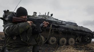 V Donbasu se prý zvýšil přísun ruské techniky, znovu létají rakety Grad