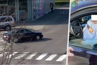 Policie na Slovensku zastavila auto řízené dítětem (11): S chlapcem v autě seděla i babička
