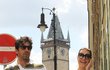 Slavný pár mohli zahlédnout včera i turisté na Staroměstském náměstí.
