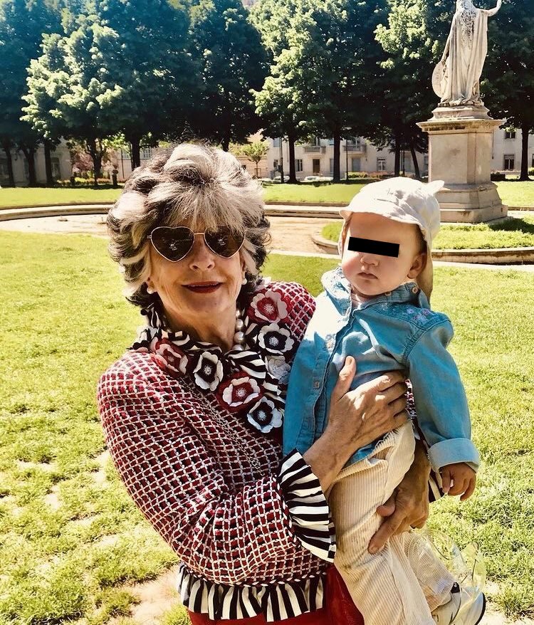 Vivienne Charlotte s babičkou