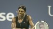 I po přechodu ke konkurenční značce Nike chtěla Serena šokovat. Na US Open před 14 lety se oblékala, jako když jde na diskotéku. V New Yorku vypadla ve čtvrtfinále.