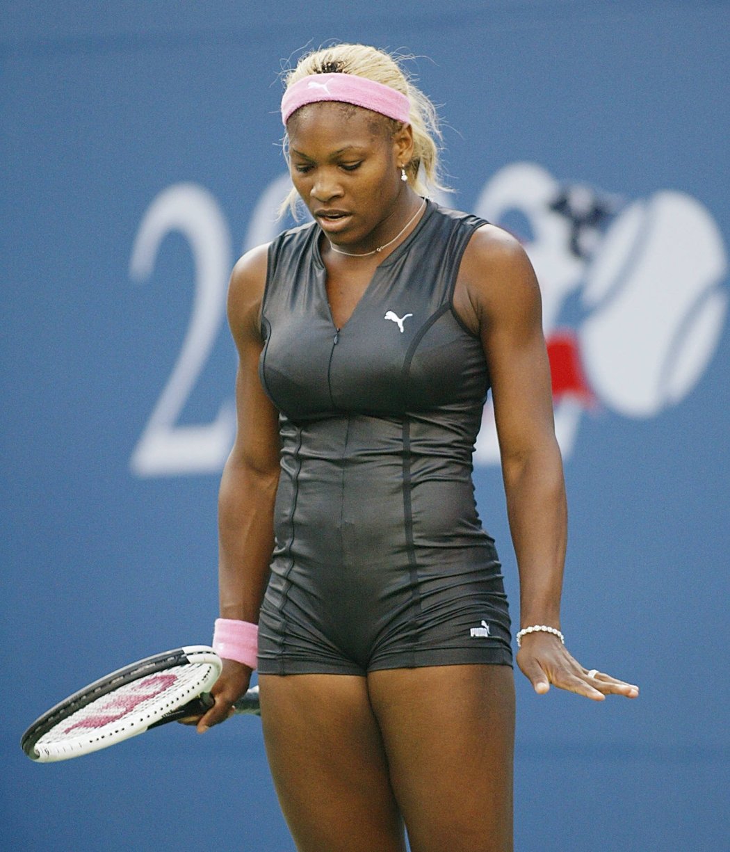 V přilnavém overalu hrála Serena Williamsová už před 16 lety. Tehdy ji ještě oblékala Puma. US Open tehdy vyhrála.