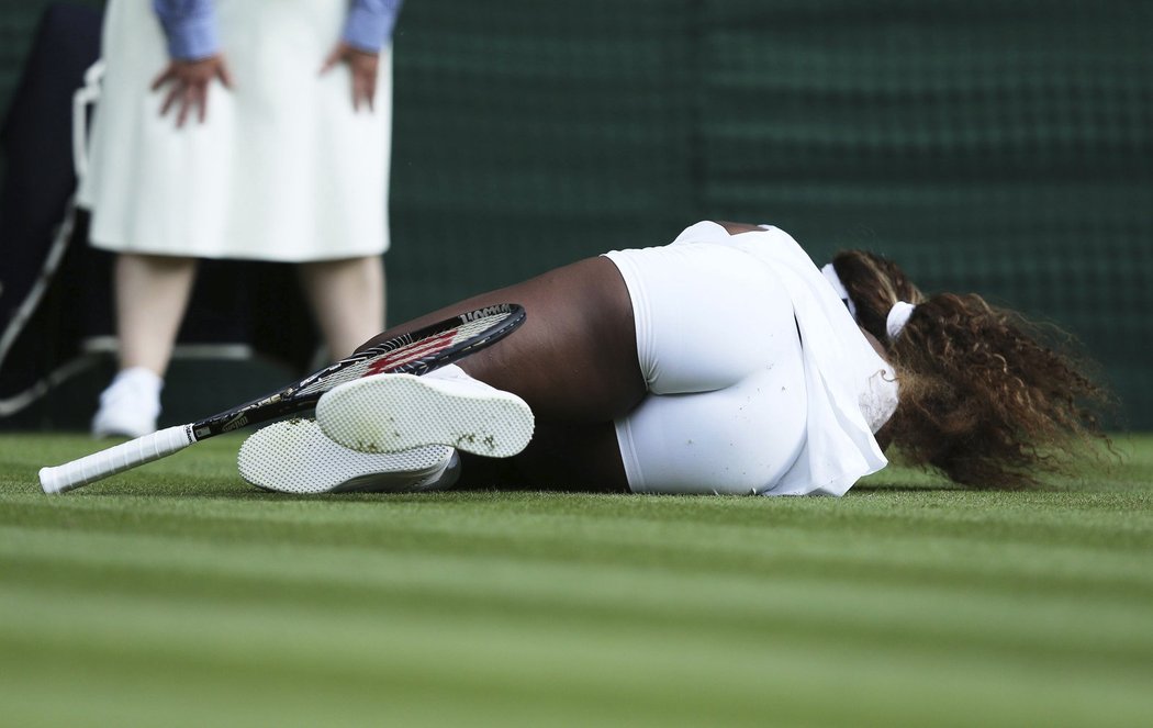 Serena Williamsová během druhého kola Wimbledonu