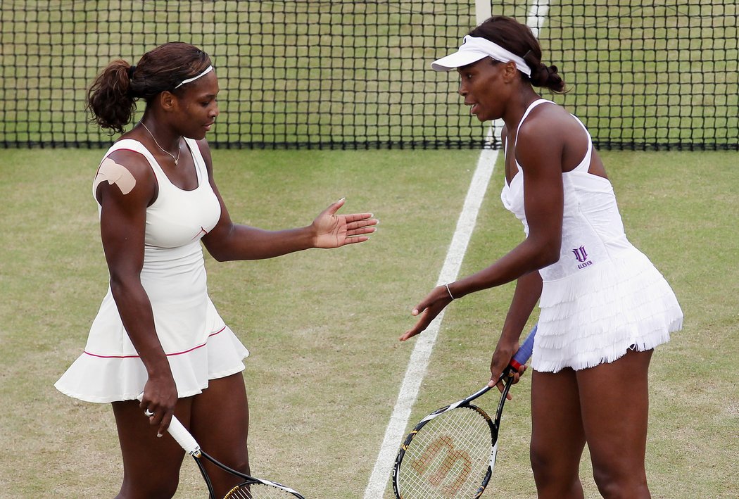 Serena a Venus na Wimbledonu.