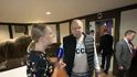 Lavrov při příjezdu na Aljašku v mikině CCCP (v překladu SSSR) Lavrov při příjezdu na Aljašku v mikině CCCP (v překladu SSSR)