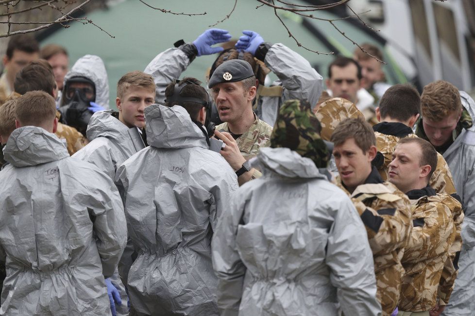 Na vyšetřování otravy ruského exšpiona Sergeje Skripala se podílí policie, armáda i rozvědka.