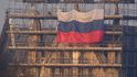Na katedrále v Salisbury, městě, kde byl otráven bývalý dvojitý agent Sergej Skripal, zavlála v únoru 2019 ruská vlajka.