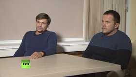 Ruslan Boširov (vlevo) a Alexandr Petrov, muži obvinění z útoku na bývalého dvojitého agenta Sergeje Skripala, se v televizním rozhovoru snažili veřejnost přesvědčit o tom, že oni s otravou nemají nic společného.